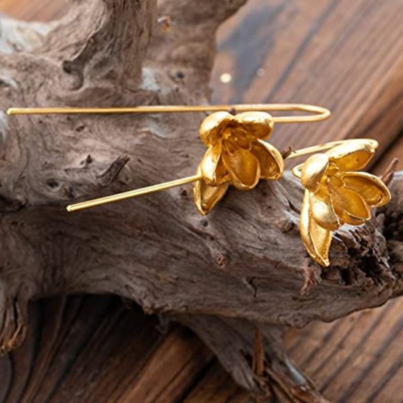 Gold Little Flower w Leaf Earrings 3D Leaves Flowers Modern Botanical Nature New - Picture 5 of 8
